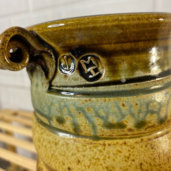 Beautiful Ash Glazed Brown Spiral Pottery Vase Lookout Mtn Rustic Signed - Picture 6 of 11